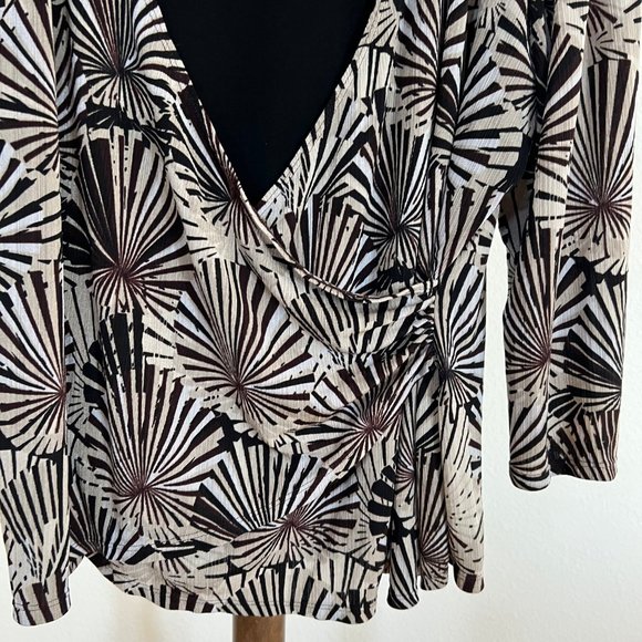 Women Size XL Shell Print Surplice V-Neck Faux Wrap Side Ruched Layered-Look Top - Picture 6 of 10